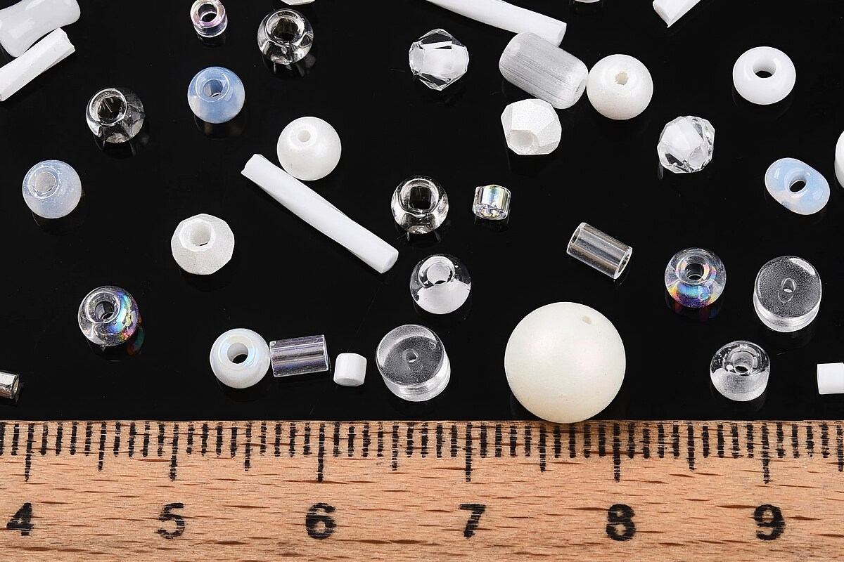 Margele de nisip de sticla culori si forme diferite 2,5-12,5x2-8mm (50g) - mix alb