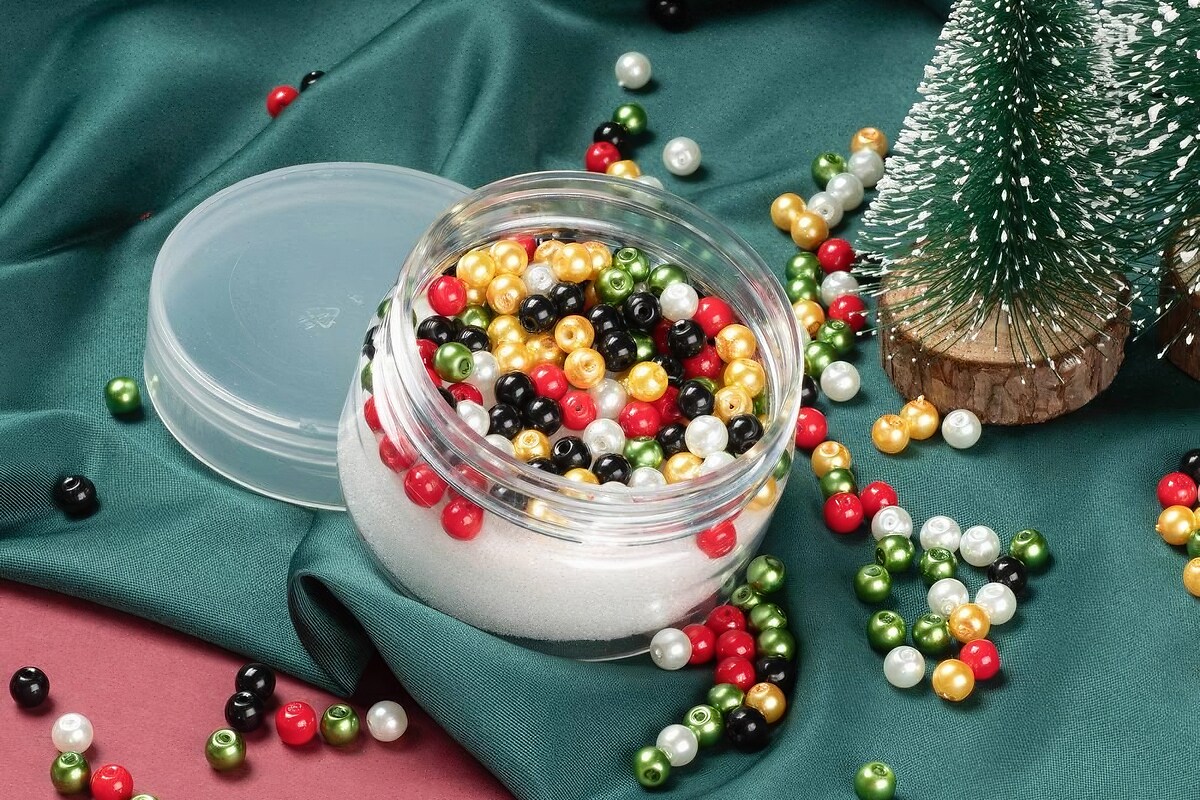 Cutie cu perle de sticla sfere 6mm - mix festiv (300 buc.)