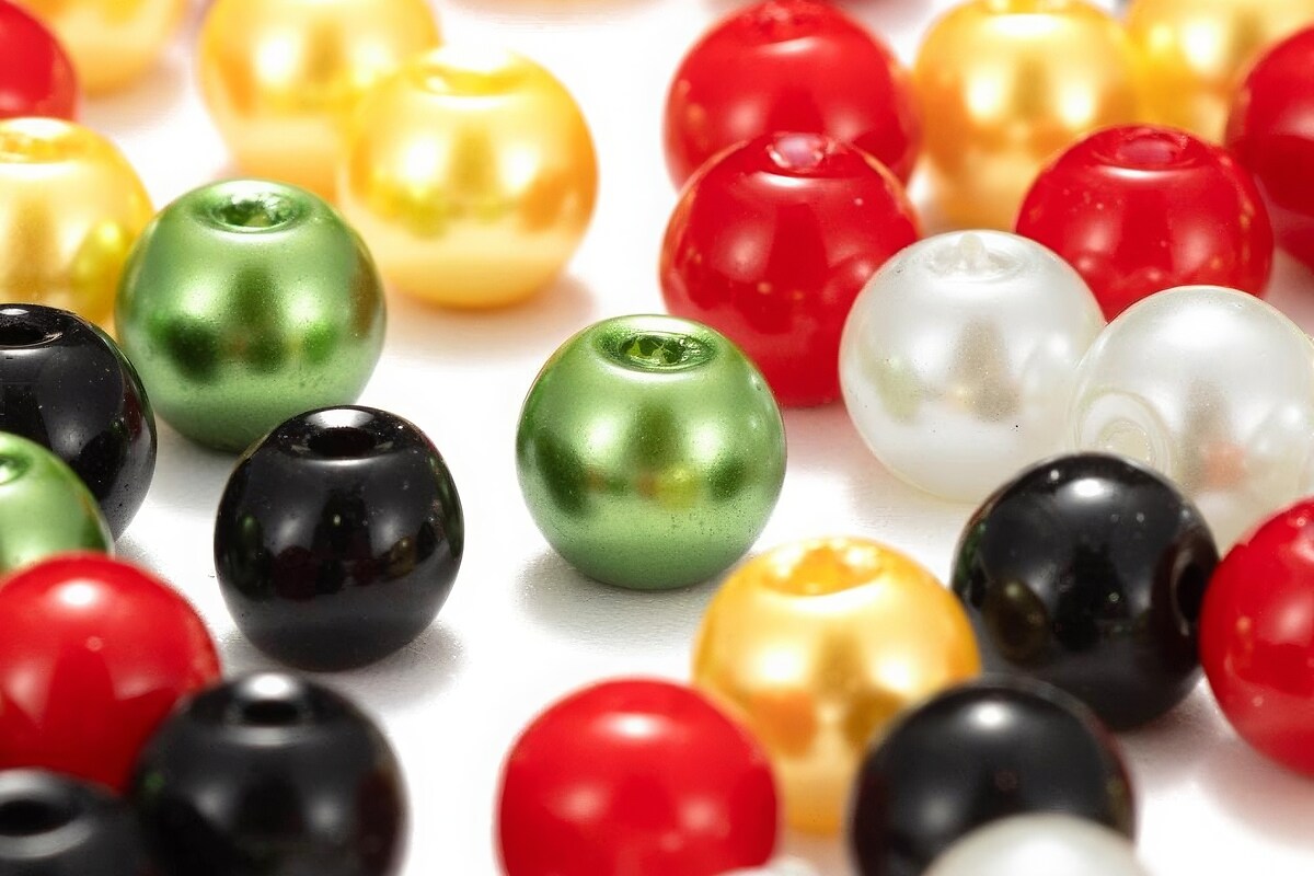 Cutie cu perle de sticla sfere 6mm - mix festiv (300 buc.)