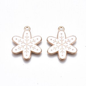 Charm auriu cu email, model Craciun, fulg de nea 24x19mm