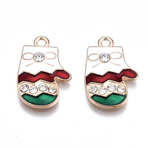 Charm auriu cu email si strasuri albe, model Craciun, manusi 20x13,5mm