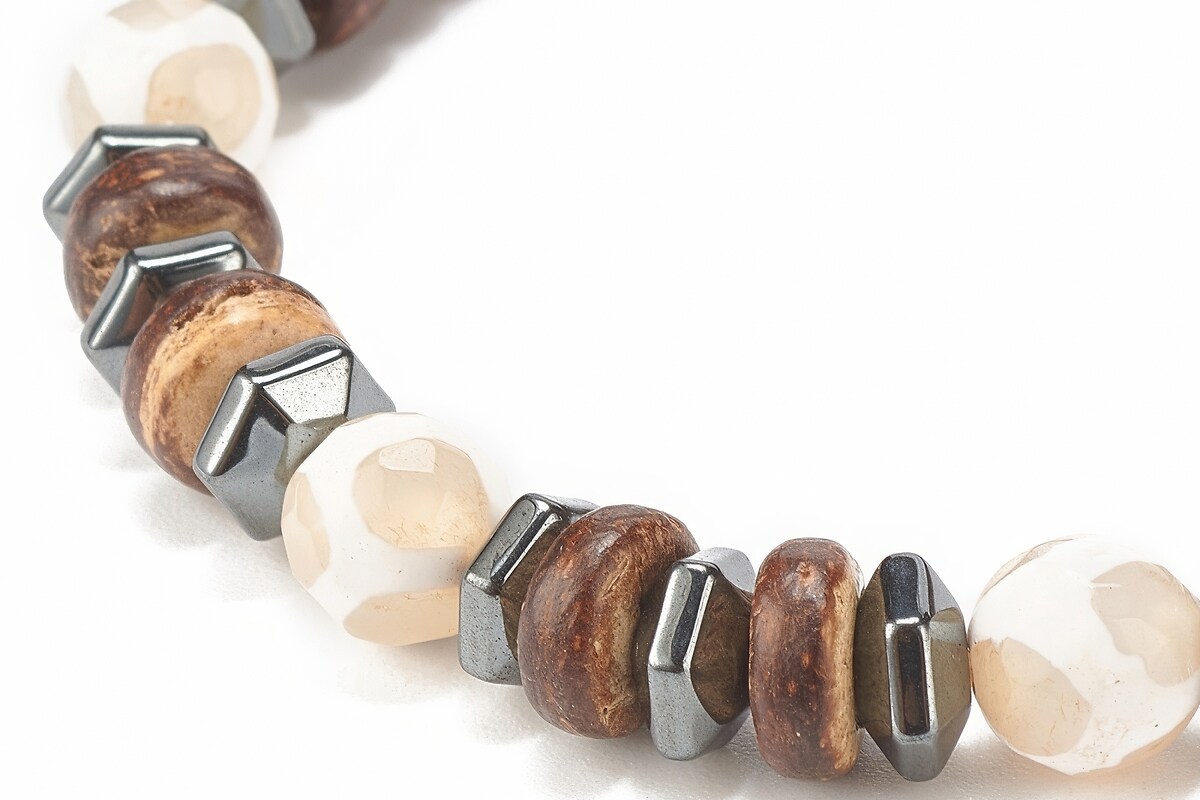 Bratara pe elastic cu margele de cocos naturale, agate tibetane si hematit, diametru 5,3cm