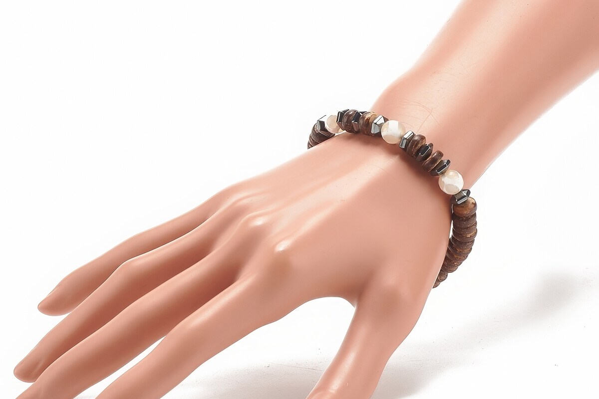 Bratara pe elastic cu margele de cocos naturale, agate tibetane si hematit, diametru 5,3cm