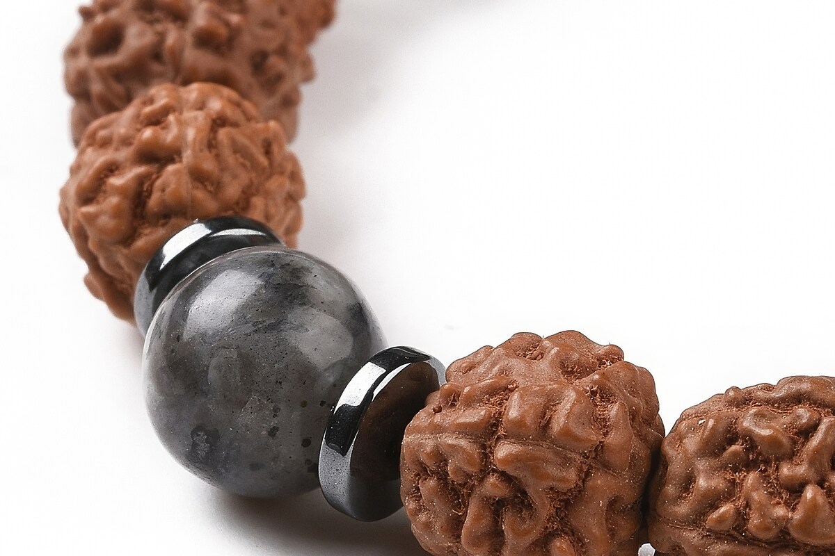 Set de 4 bratari pe elastic cu margele naturale de Rudraksha si pietre semipretioase, diametru 5,4cm