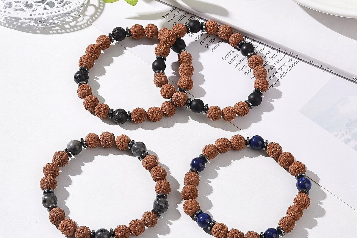 Set de 4 bratari pe elastic cu margele naturale de Rudraksha si pietre semipretioase, diametru 5,4cm