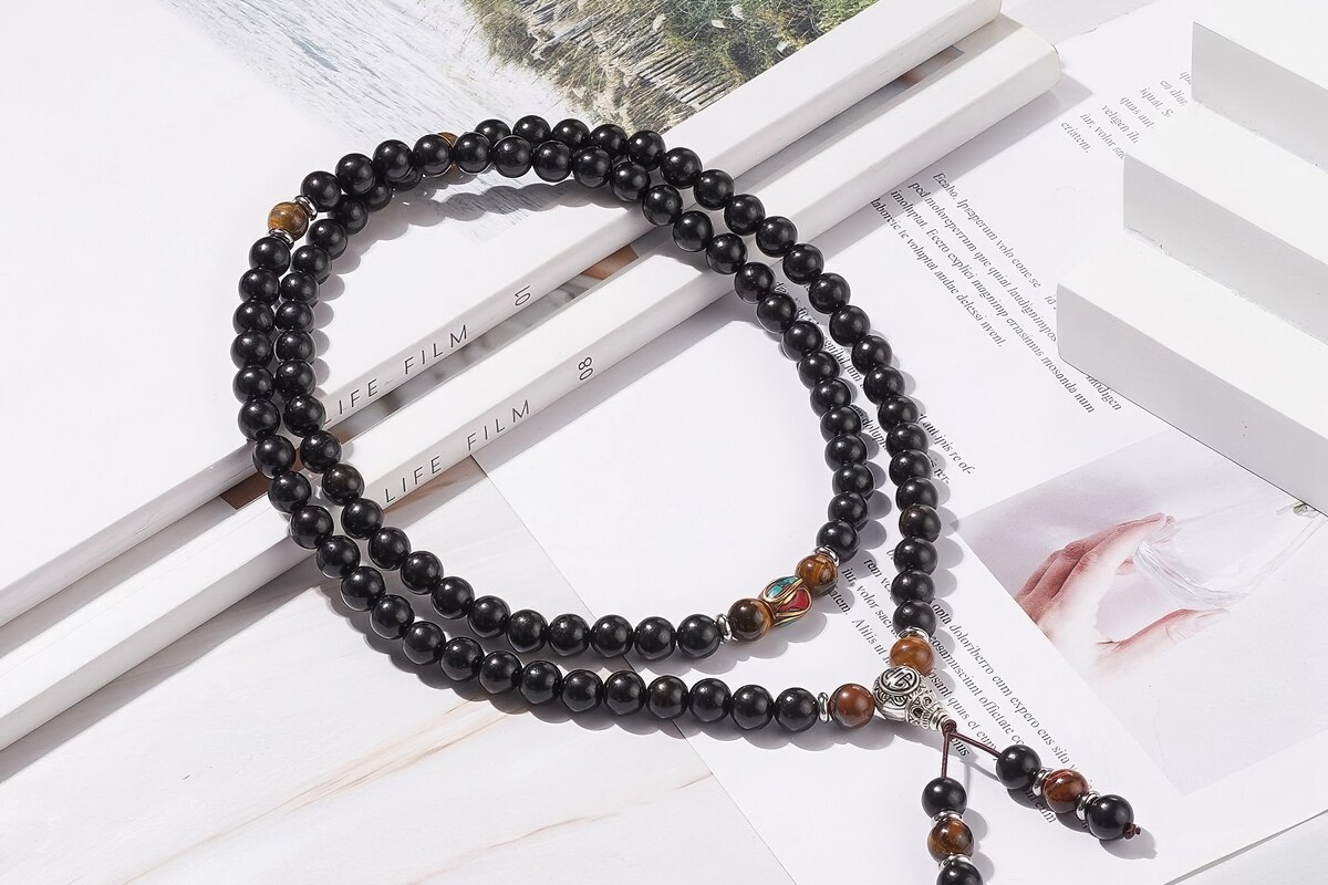 Colier sau bratara pe 4 randuri cu margele Mala naturale de lemn si ochi de tigru, lungime 76cm