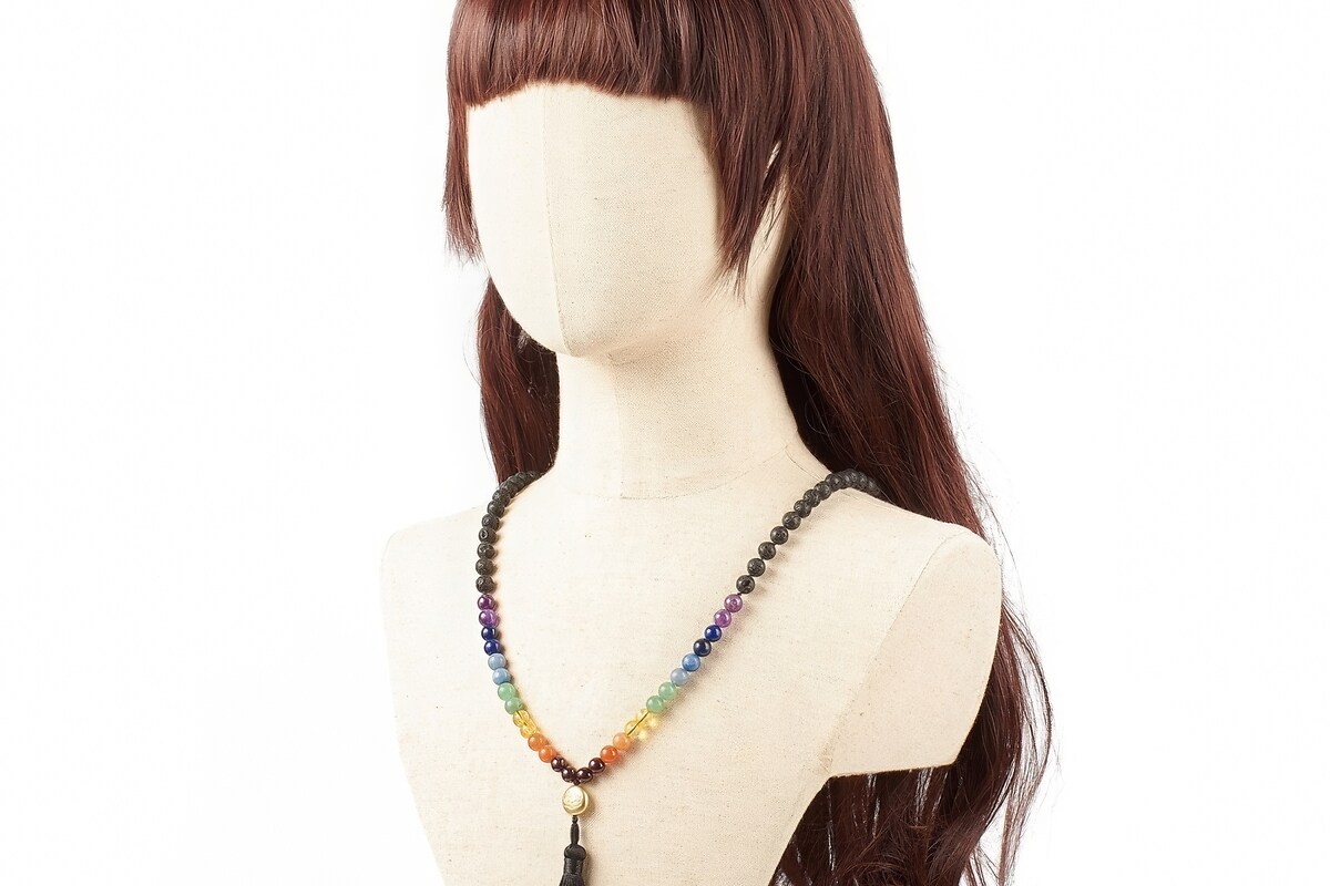 Colier 7 Chakra cu margele naturale de lava si pietre semipretioase, pandantiv auriu lotus, lungime 80cm