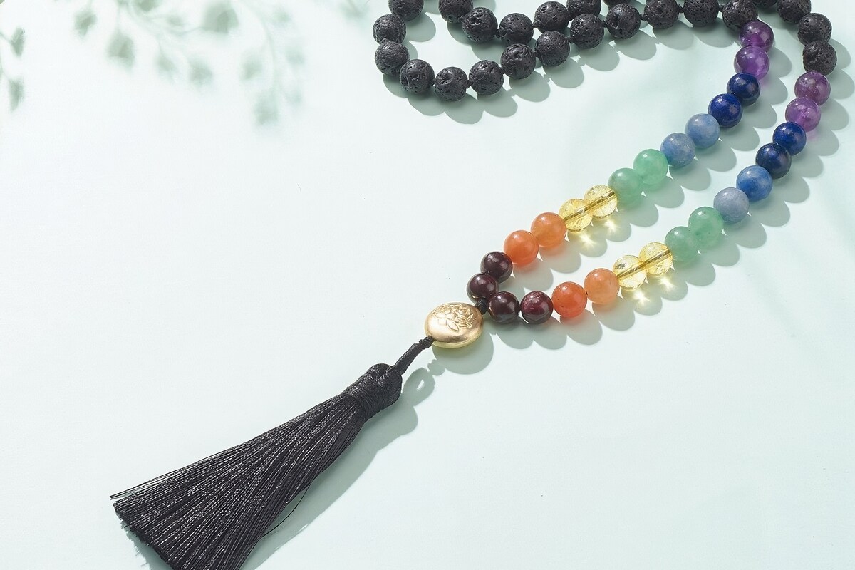 Colier 7 Chakra cu margele naturale de lava si pietre semipretioase, pandantiv auriu lotus, lungime 80cm