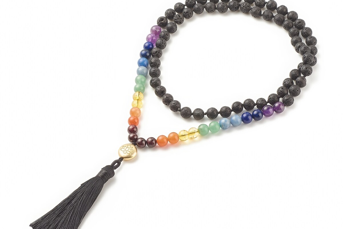 Colier 7 Chakra cu margele naturale de lava si pietre semipretioase, pandantiv auriu lotus, lungime 80cm