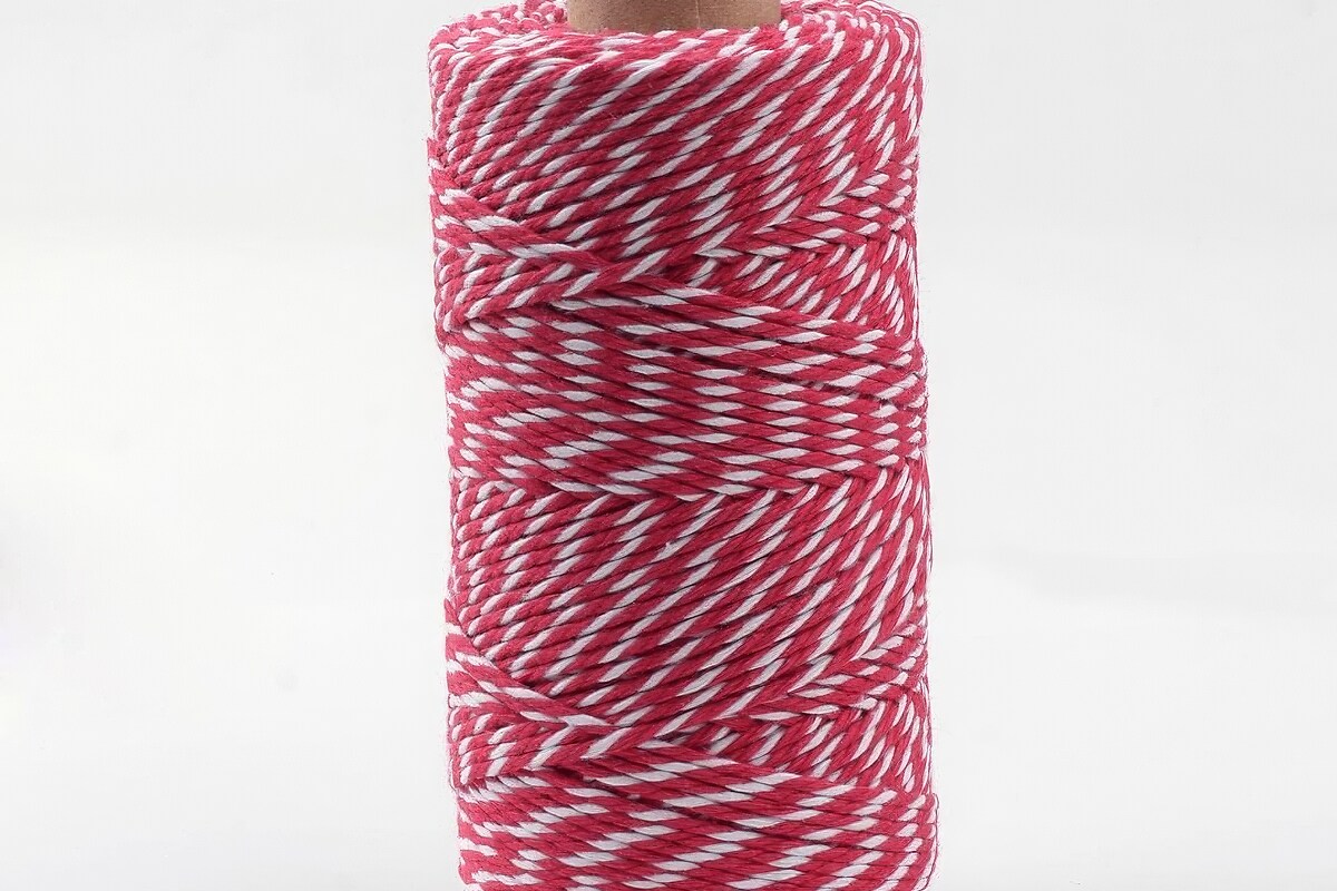 Rola ata Macrame din bumbac, grosime 1,5-2mm, rola de aprox. 90m - alb rosu