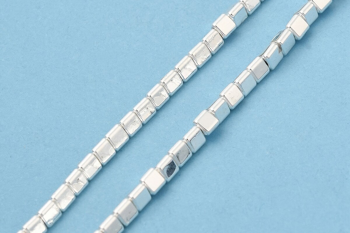 Hematit triunghi 3x2,5x2,7mm - placat argintiu (sirag)