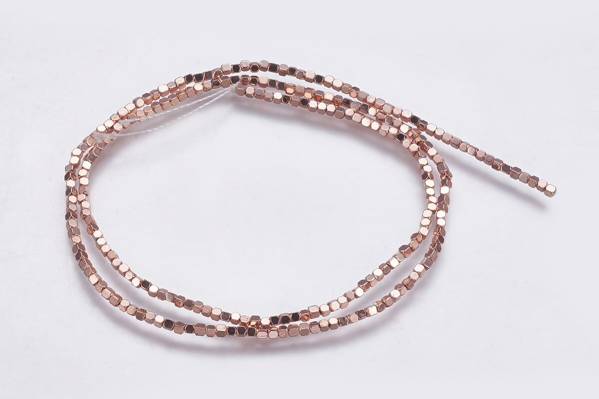 Hematit cub 1,5x1,5x1,5mm - placat rose gold (sirag)