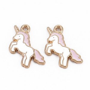 Charm mini pandantiv auriu emailat unicorn 17x20mm