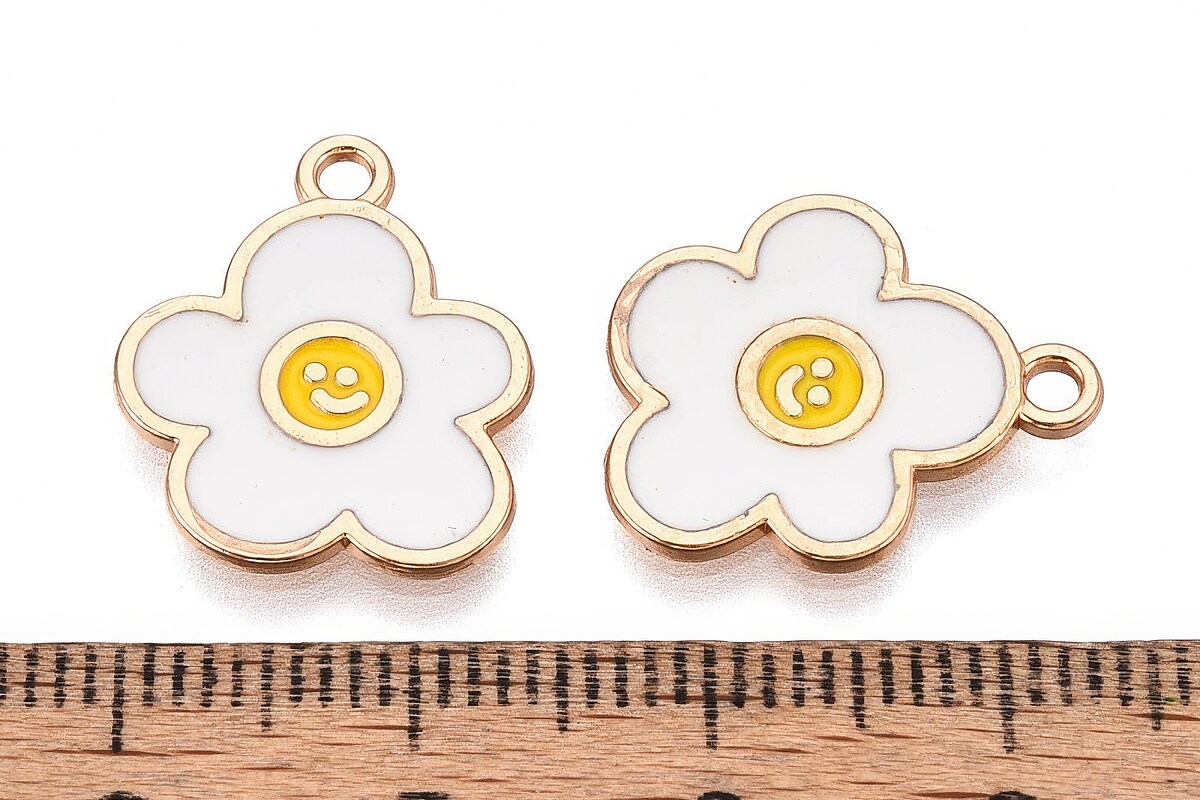 Charm mini pandantiv auriu emailat floare alba 17x14,5mm