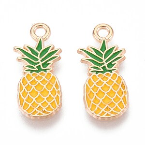 Charm mini pandantiv auriu emailat ananas 20x9mm