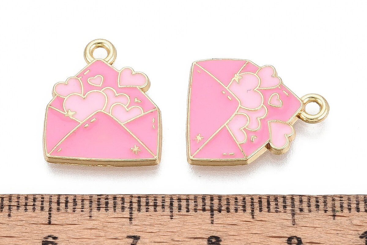 Charm mini pandantiv auriu emailat plic roz 18x15mm