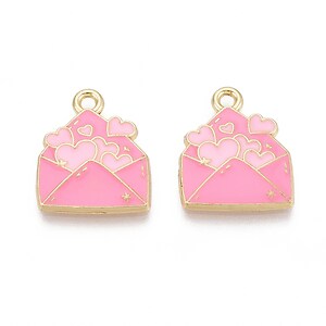 Charm mini pandantiv auriu emailat plic roz 18x15mm