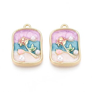 Charm mini pandantiv auriu emailat floare cu perlute 25x17mm