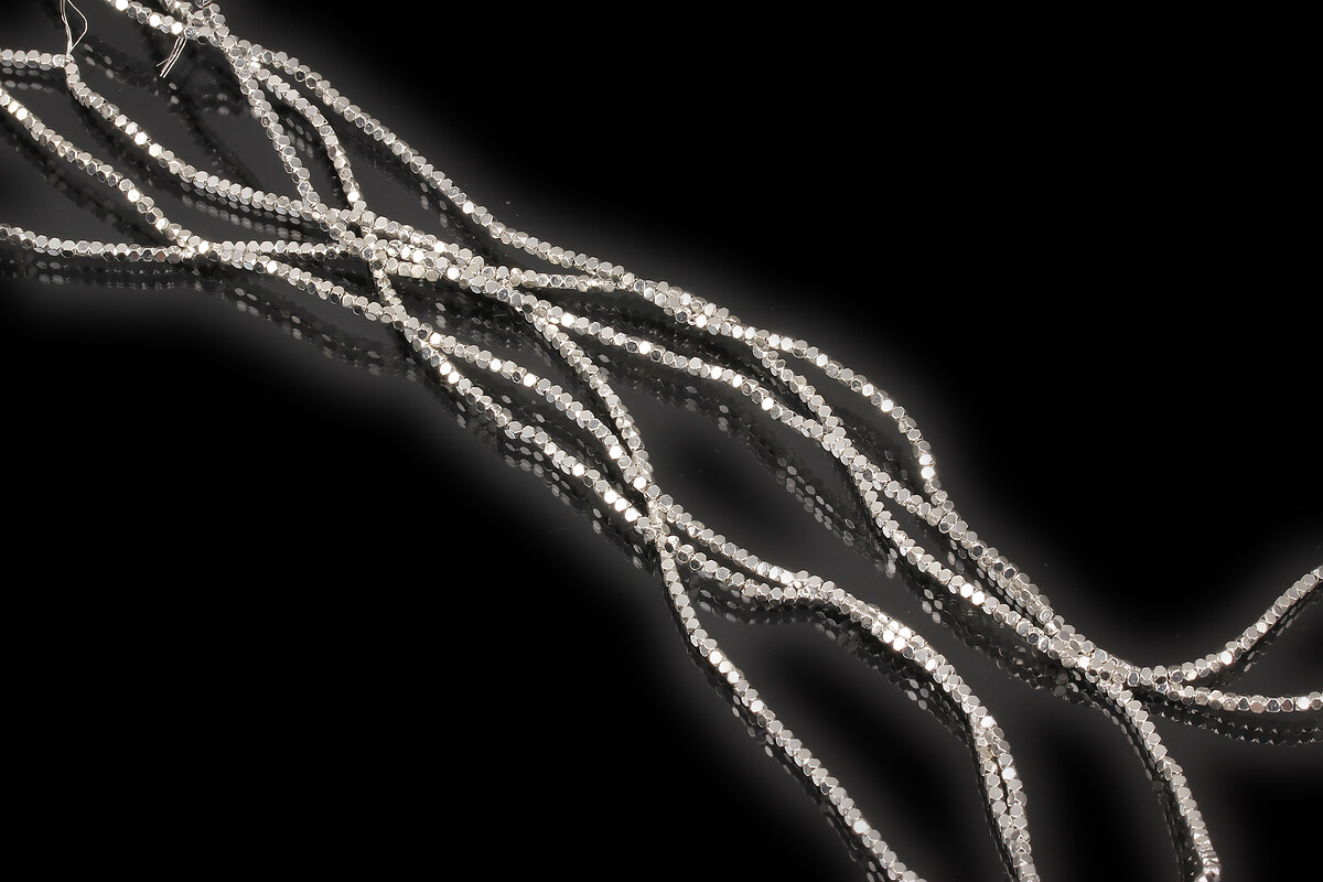 Hematit cub 1,5x1,5x1,5mm - placat argintiu (sirag)
