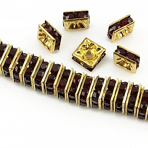 Distantiere aurii cu rhinestones grena 8mm (patrate 3,5x8mm)