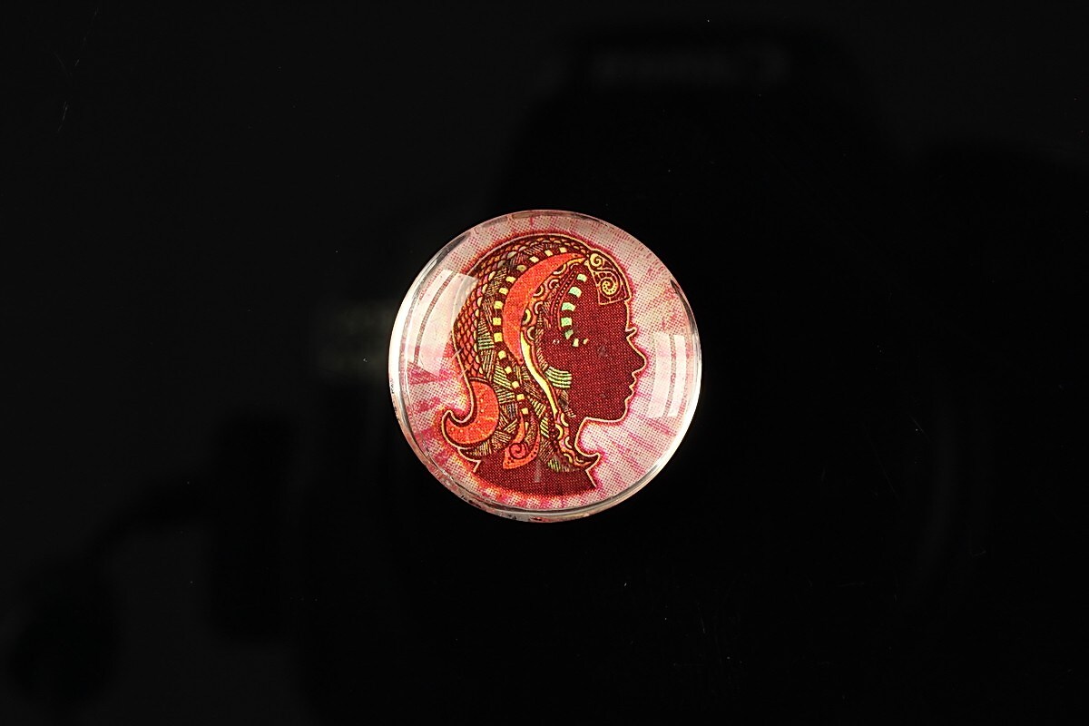 Cabochon sticla 20mm "Tribal zodiac" fecioara cod 174