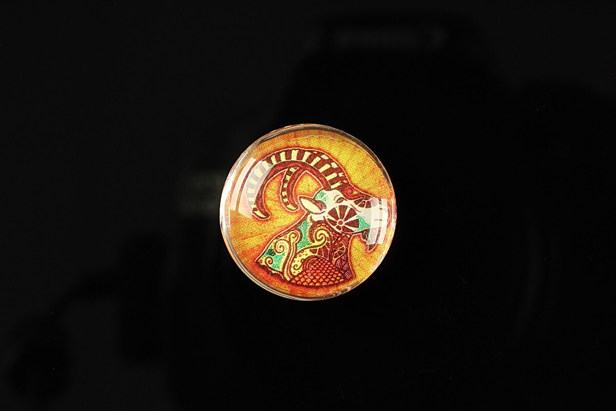 Cabochon sticla 20mm "Tribal zodiac" berbec cod 179