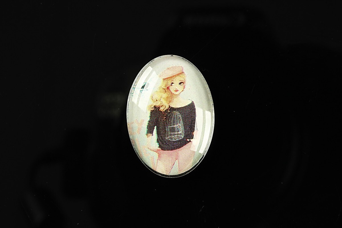 Cabochon sticla 25x18mm "Girl next door" cod 188