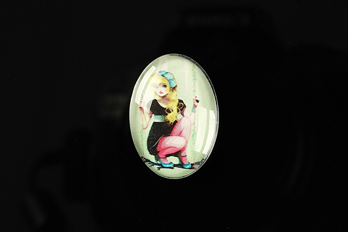 Cabochon sticla 25x18mm "Girl next door" cod 189