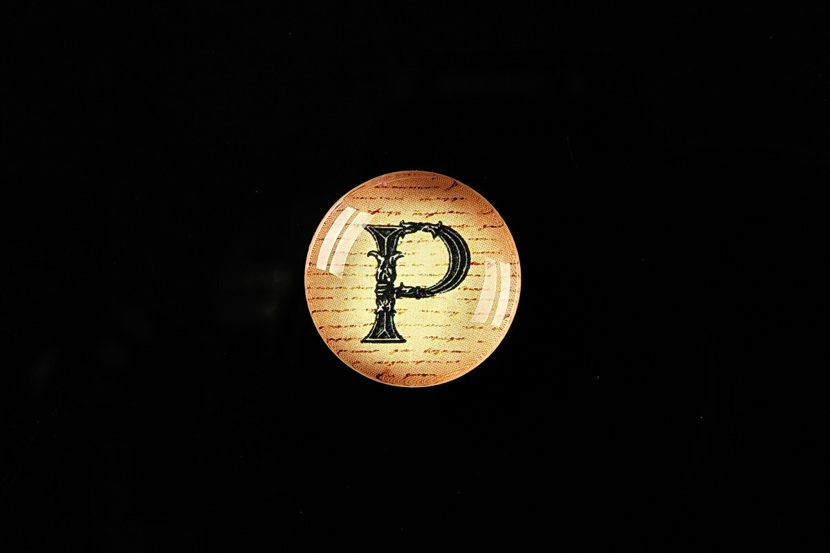 Cabochon sticla 18mm "Antique alphabet - P" cod 338