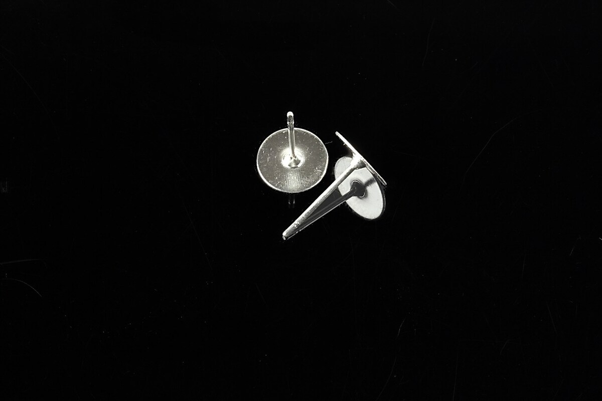Baza cercei cu surub, platou 8mm, argintie (2 buc.)