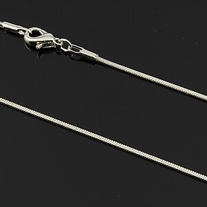 Lant argintiu inchis cu inchizatoare, grosime 1mm (44cm)