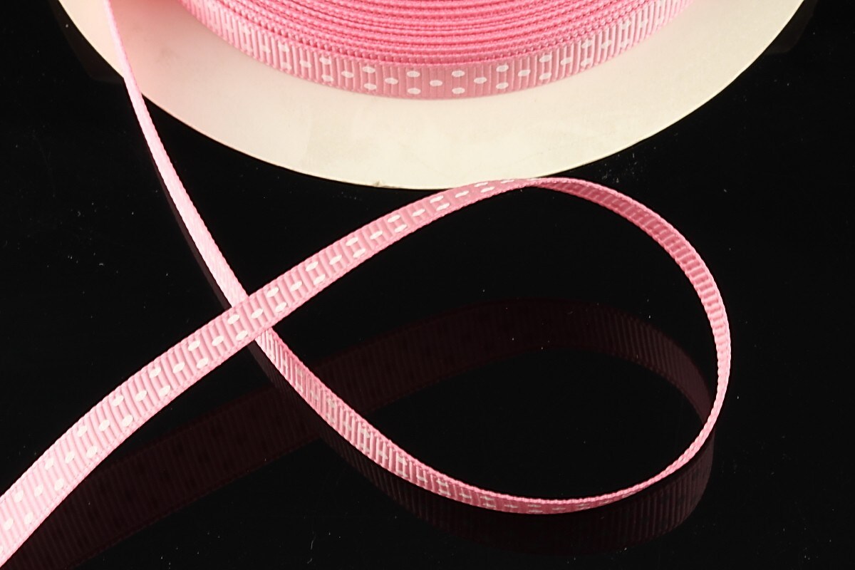 Panglica material textil roz deschis cu buline albe, latime 1cm (1m)