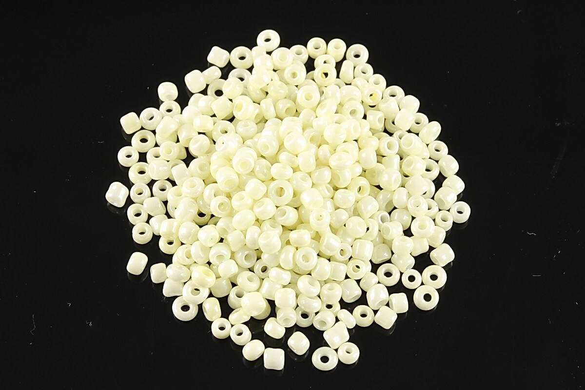 Margele de nisip 2mm lucioase (50g) - cod 529 - crem