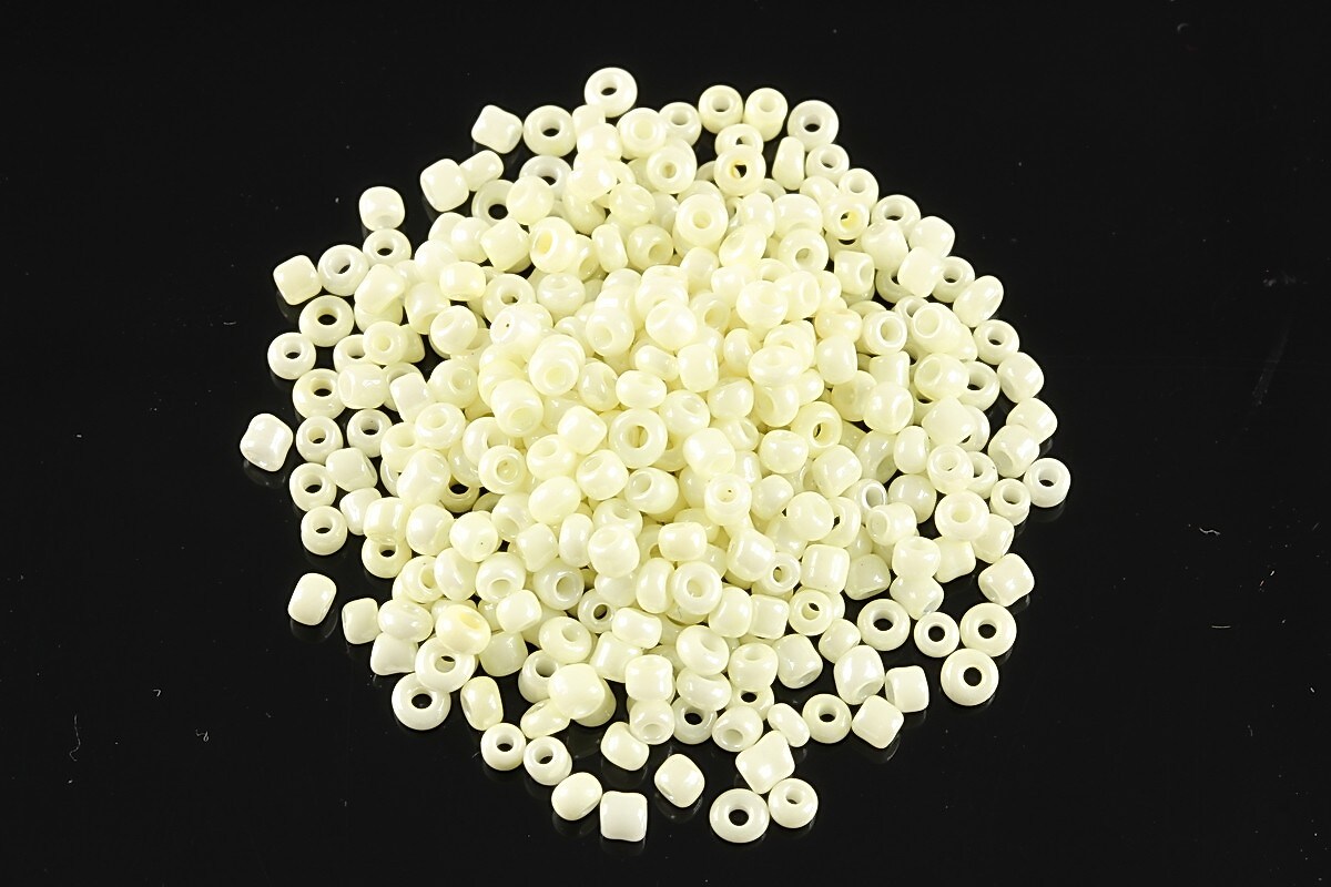 Margele de nisip 2mm lucioase (50g) - cod 529 - crem