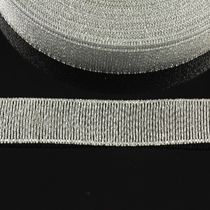 Panglica cu fir argintiu, latime 1,8cm (1m)
