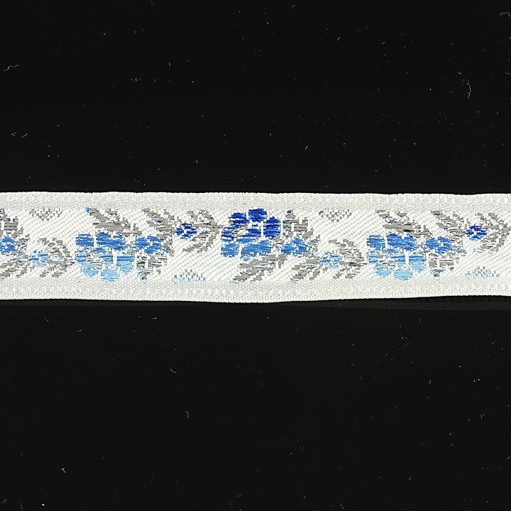 Panglica alba brodata cu trandafiri, latime 1,7cm (1m) - argintiu si albastru