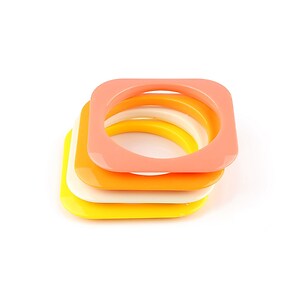 Set 4 bratari patrate din plastic culori deschise