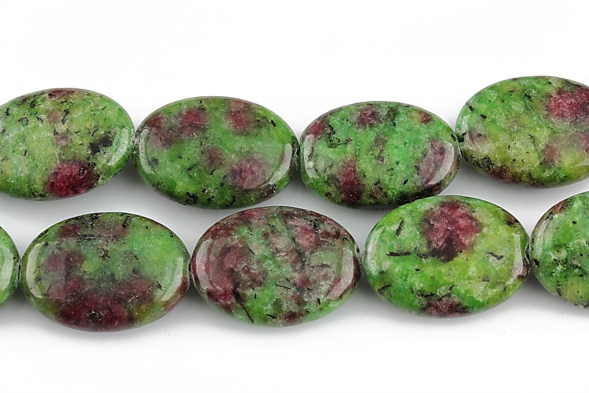 Ruby zoisite oval 18x13mm