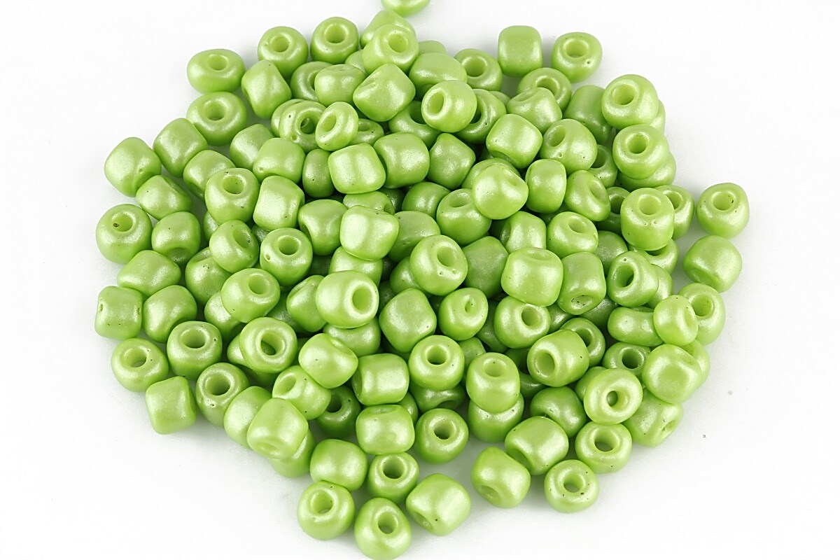 Margele de nisip  frosted 4mm (50g) - cod 604 - verde deschis