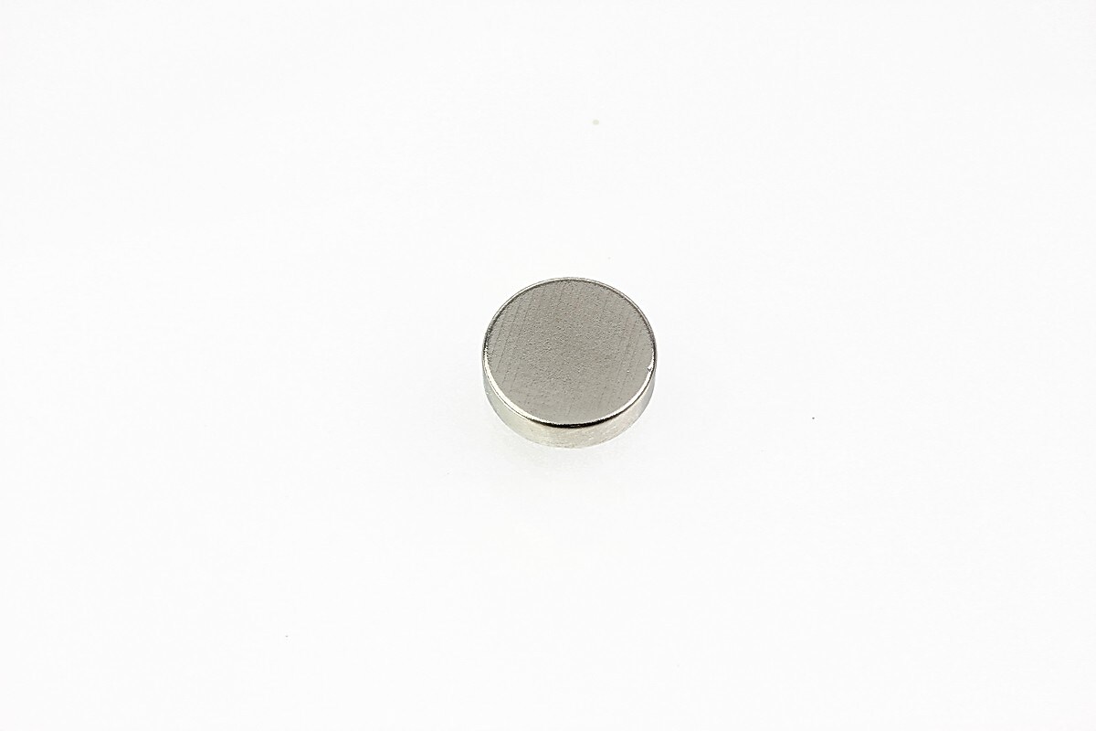 Magnet neodim banut 10mm, grosime 2,5mm, argintiu