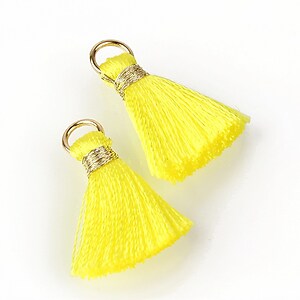 Ciucure nylon si agatatoare aurie 23-27x5mm - galben