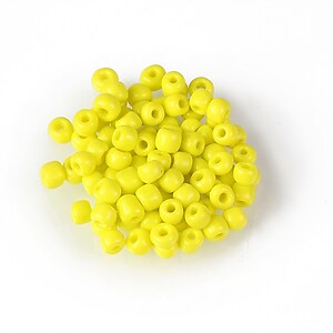Margele de nisip 4mm  (50g) - cod 657 - galben lamaie opac