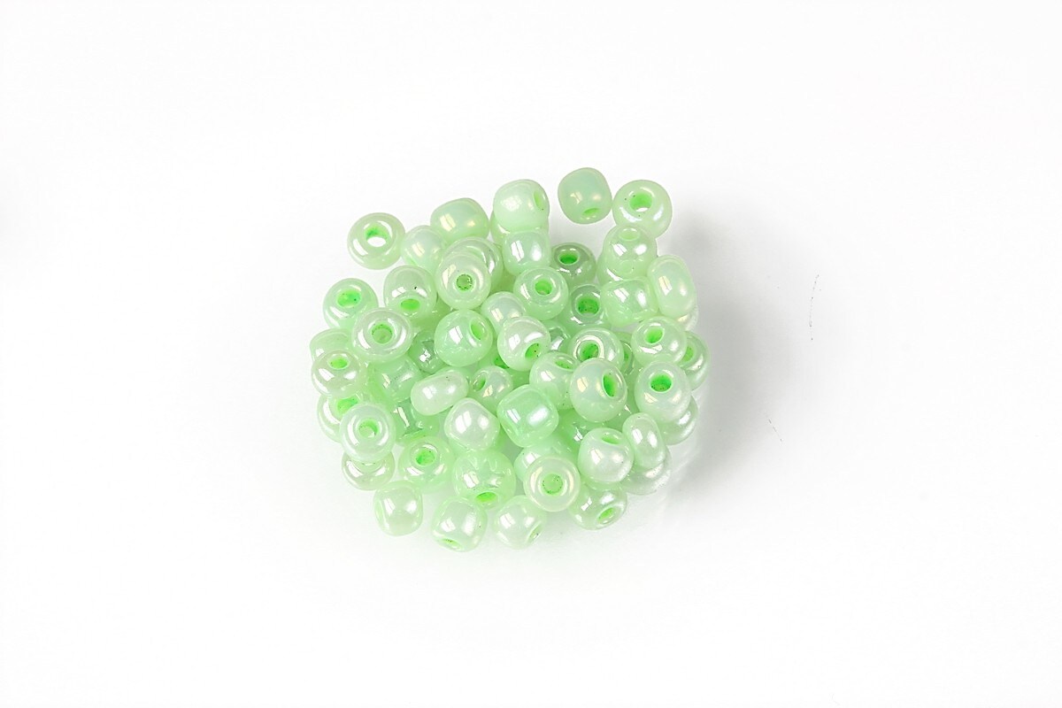 Margele de nisip 4mm  (50g) - cod 658 - verde deschis perlat