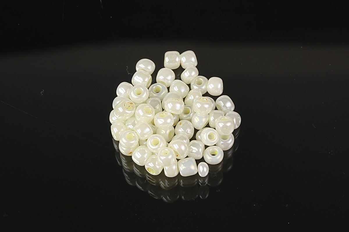 Margele de nisip 4mm (50g) - cod 688 - crem perlat
