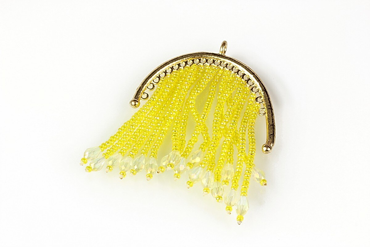 Pandantiv chandelier auriu cu margele de nisip si cristale 69x48mm - galben