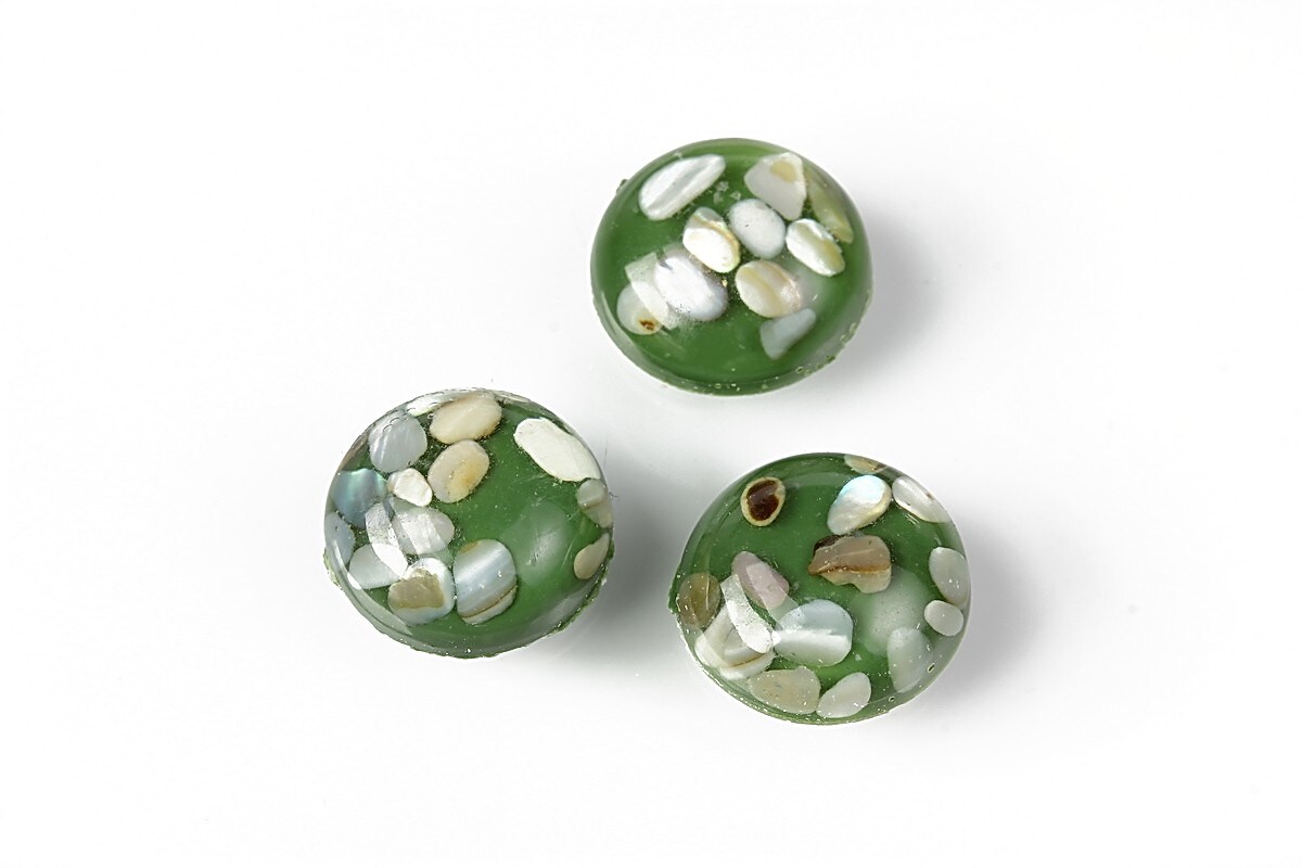 Cabochon rasina cu sidef natural in interior 14mm - verde