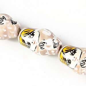Margele de portelan papusa Matrioska 21x13mm - crem
