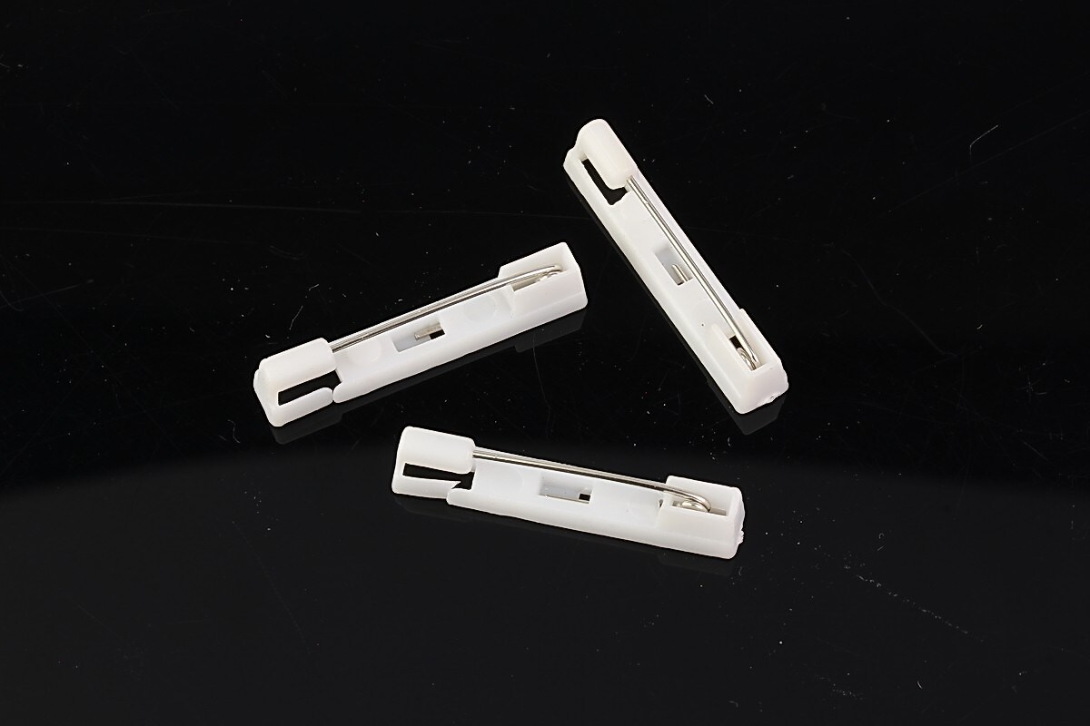 Bază albă din plastic cu ac pentru broșă, 31 × 6 mm