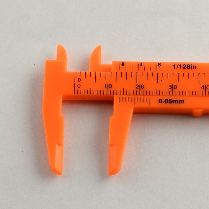 Subler de plastic portocaliu pentru masurarea margelelor 10,5x4,4x0,5cm