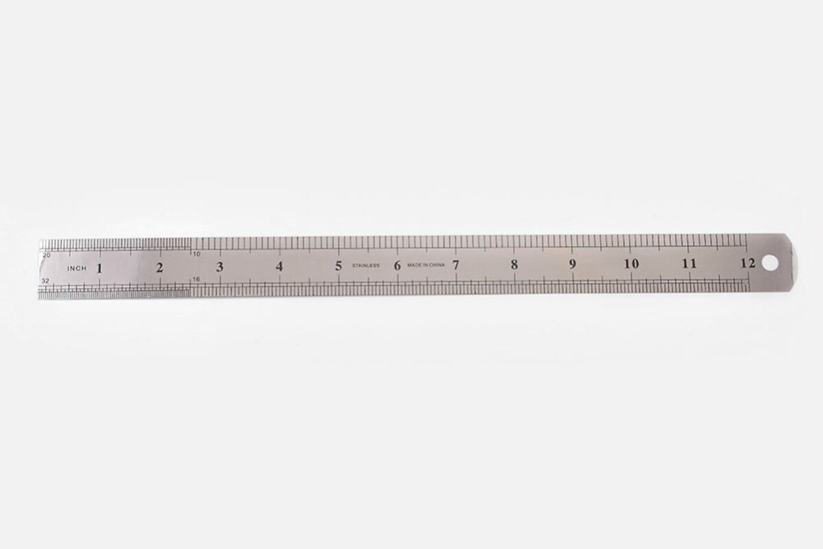 Rigla metalica subtire din otel inoxidabil in centimetri (30cm)
